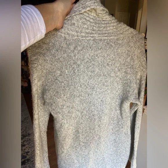 Eddie Bauer Gray Women's Sweater - Picture 2 of 3
